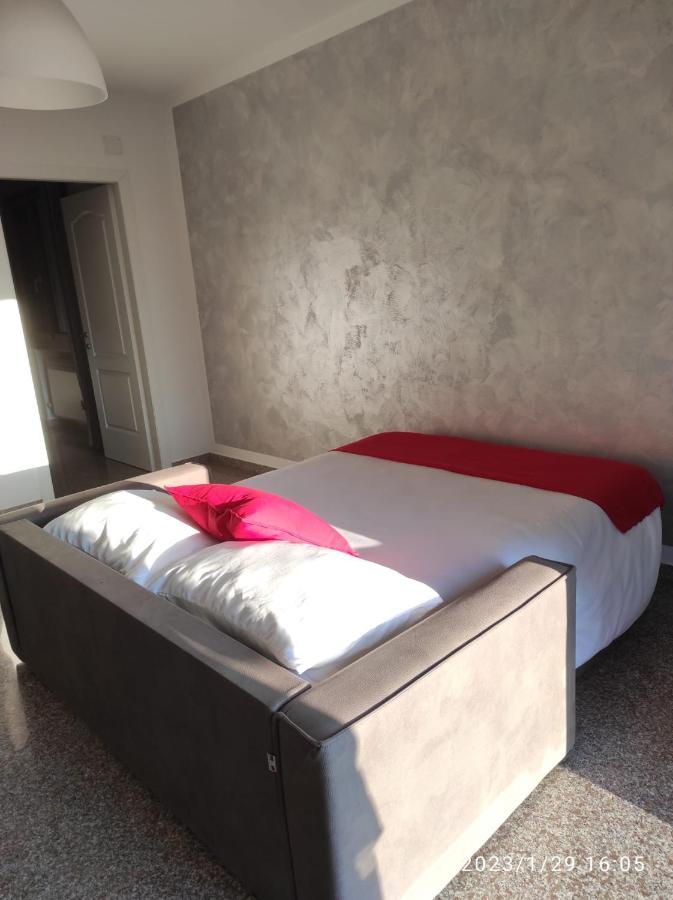 Red Tower Venice Apartment - 2 Mins From Vce Airport- Free Wifi Tessera Kültér fotó