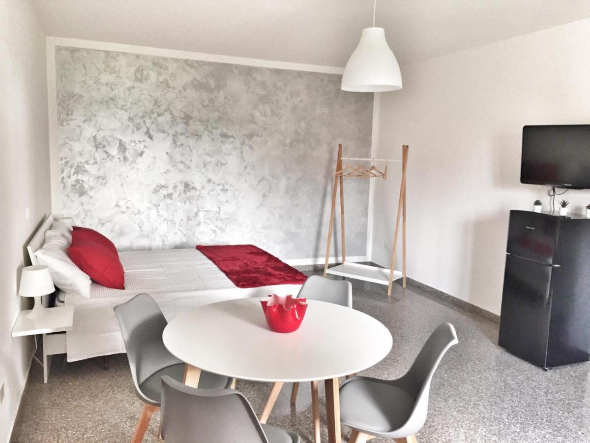 Red Tower Venice Apartment - 2 Mins From Vce Airport- Free Wifi Tessera Kültér fotó