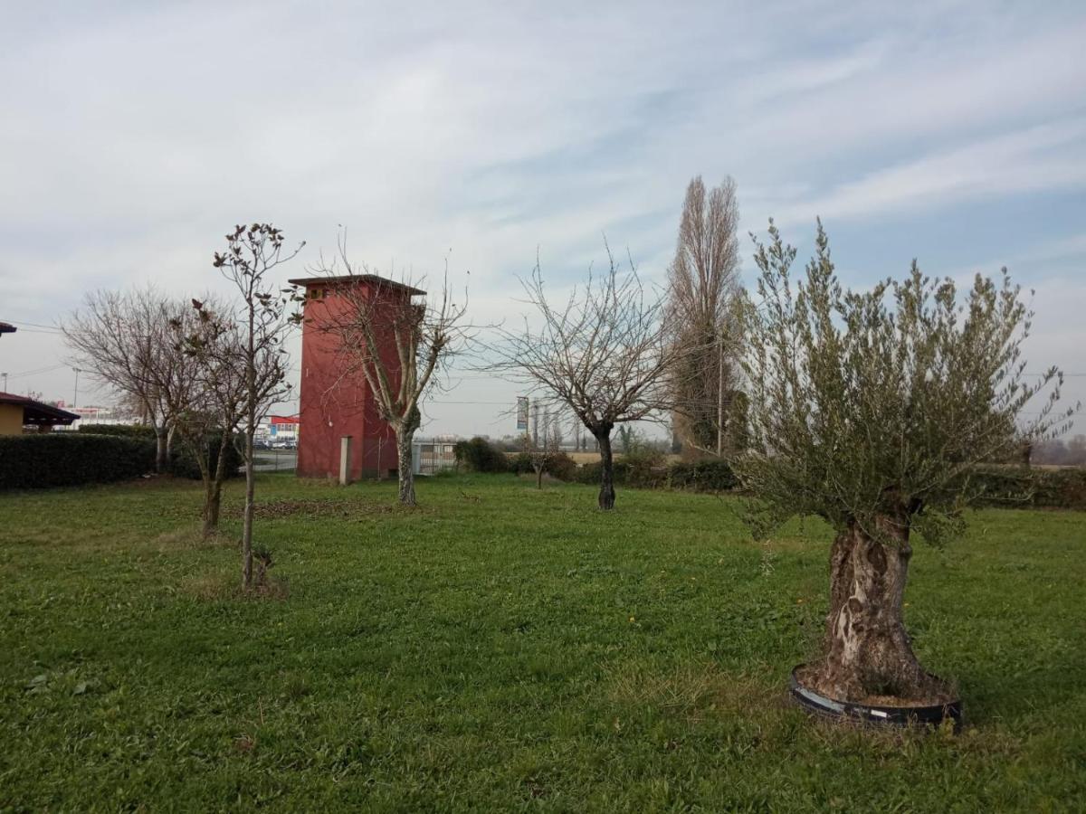 Red Tower Venice Apartment - 2 Mins From Vce Airport- Free Wifi Tessera Kültér fotó